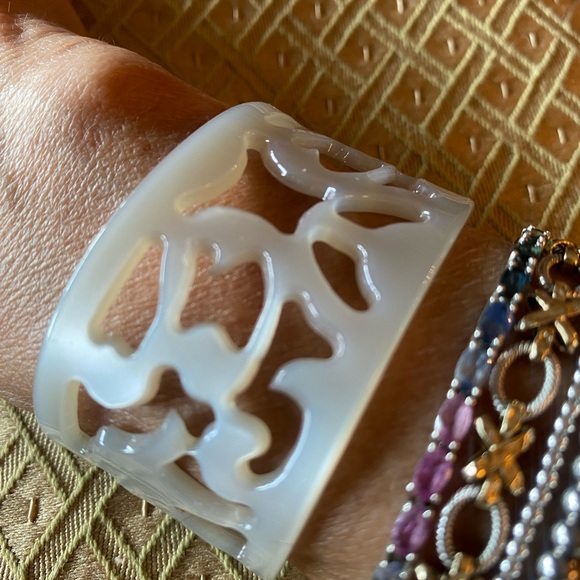 Glossy white acrylic unique cutout Cuff design Bracelet - Picture 4 of 4
